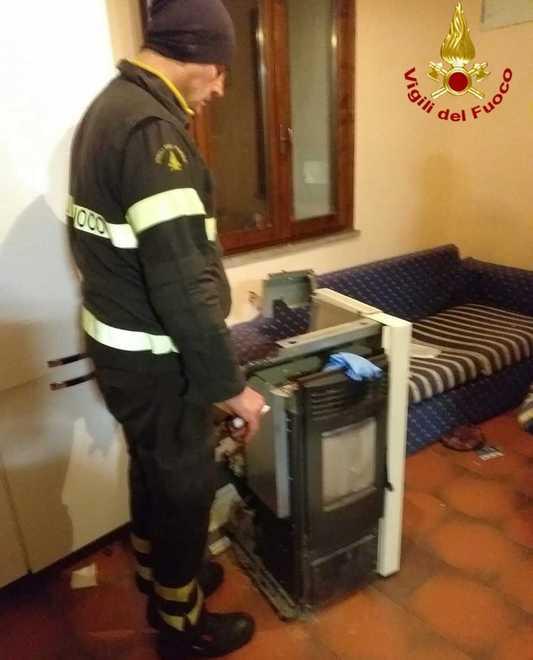 Incastrata con il dito nella stufa La bimba operata a Modena 