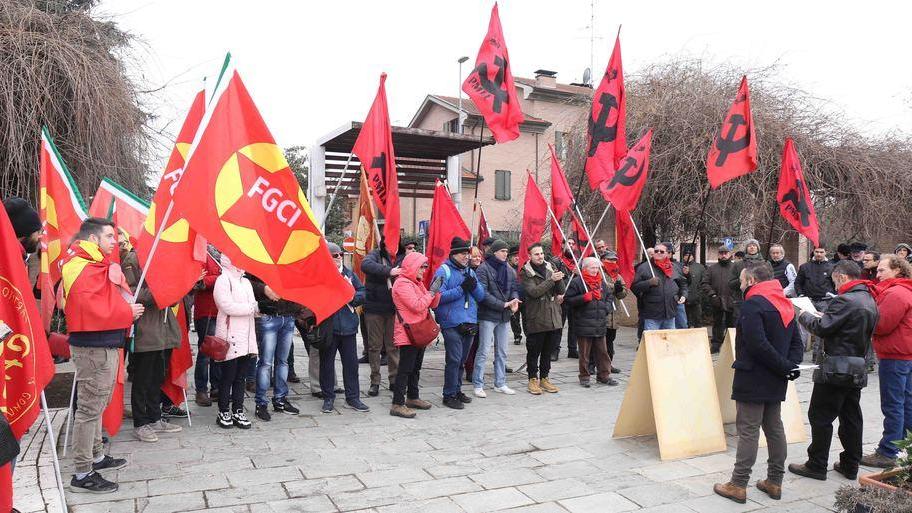«No al razzismo Va buttato giù il governo fascista di Salvini e Di Maio»