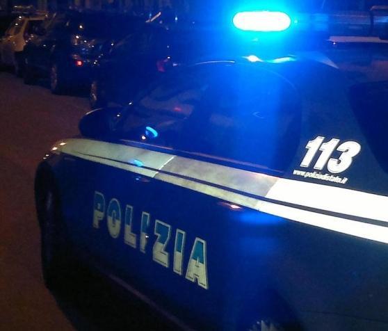 Scappa dalla polizia sul motorino rubato, fermato con la droga in tasca 