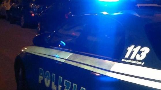 Scappa dalla polizia sul motorino rubato, fermato con la droga in tasca