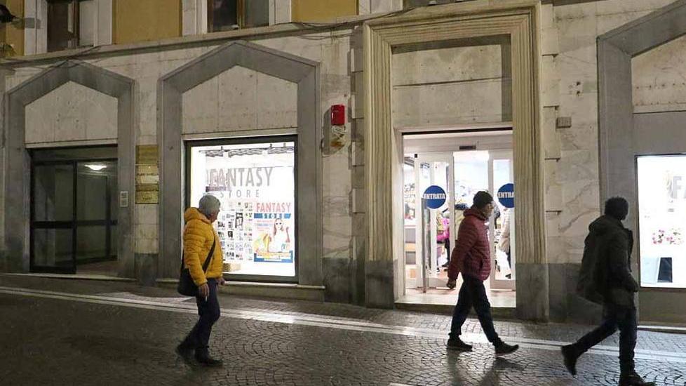 I cinesi riaccendono le storiche vetrine dell’ex Marco Sport