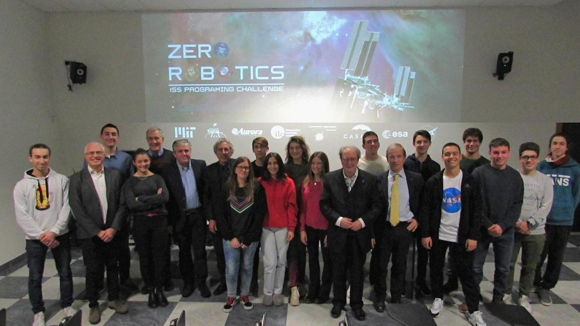 Le due squadre del Cecioni in lizza alla finalissima di Zero Robotics: la presentazione nella sede della Kayser (Marzi Pentafoto)