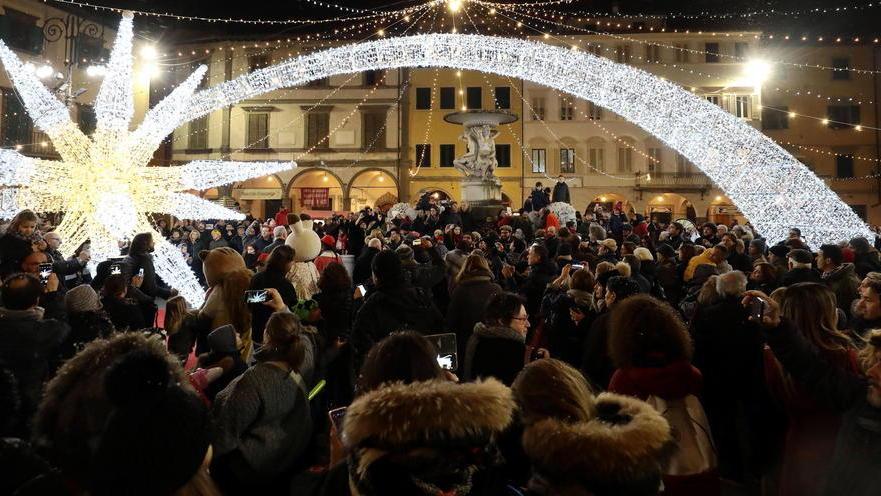 La stella da record in piazza Farinata degli Uberti (Foto Agenzia Carlo Sestini)