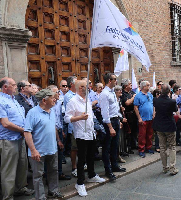 Scandalo diamanti, la società fallisce e per i risparmiatori i tempi si allungano 