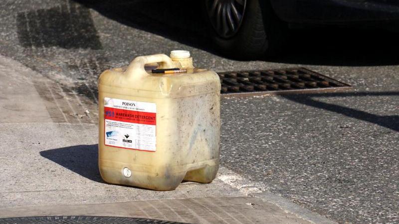 Una tanica con della benzina (foto d'archivio)