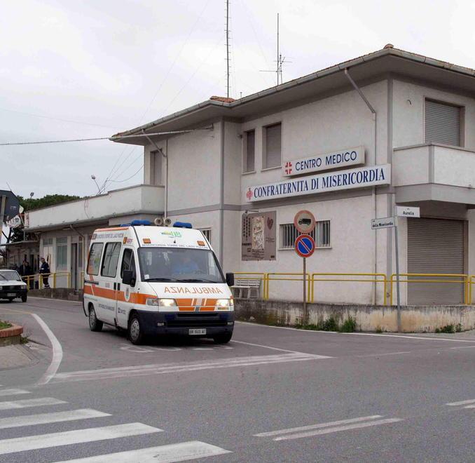 Arresto cardiaco mentre gioca a biliardino, 19enne salvato dai volontari 