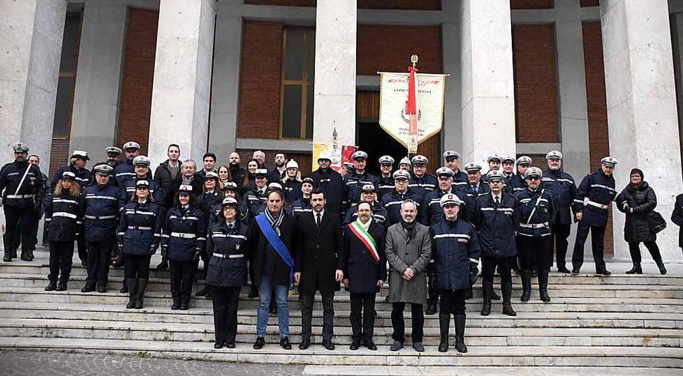 L’orgoglio degli agenti e la foto di gruppo
