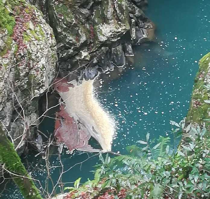 Macchia schiumosa sulla Lima Ieri prelievi e sopralluoghi 