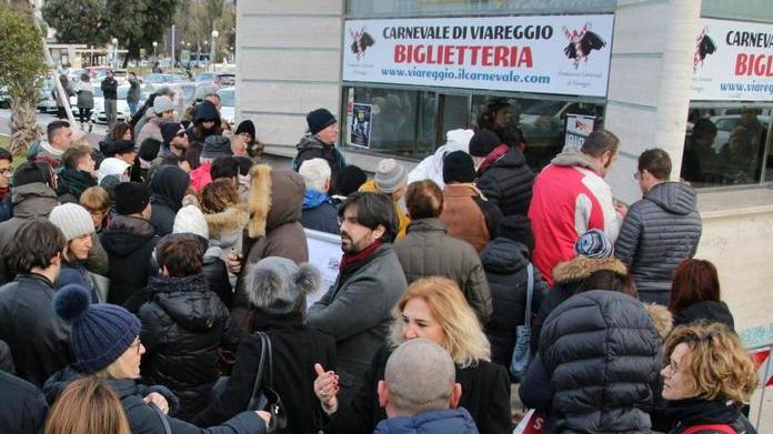 Il Jova Beach Party fa il bis anche per battere i truffatori
