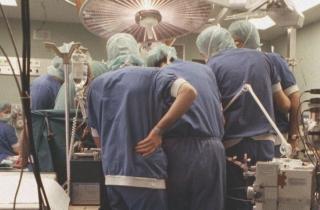 Chirurghi impegnati durante un’operazione