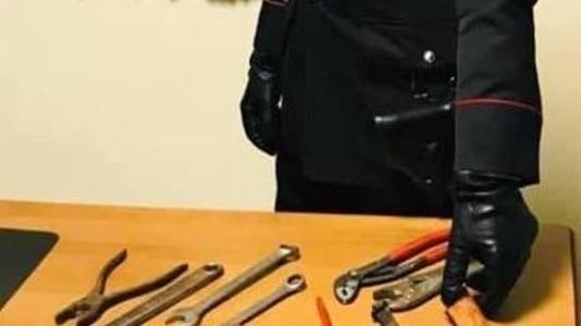 Attrezzi sospetti in auto Denunciato un 54enne