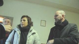 A sinistra Bruno Angelini Cosetta Venturini e Lorenzo Baruzzo di Fossone sicuro a destra la via dove si è verificata la rapina