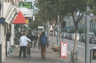 Negozi lungo la via Aurelia, nel centro di Rosignano Solvay