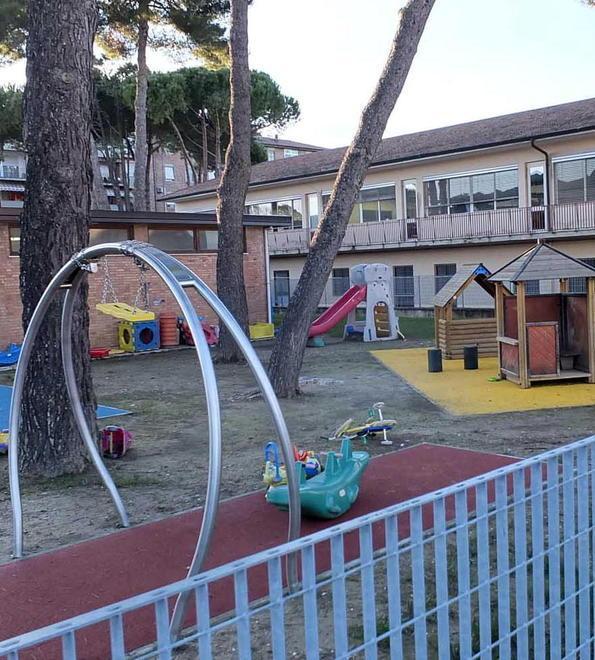 Genitori “costretti” a vedere i filmati con le botte ai loro figli 