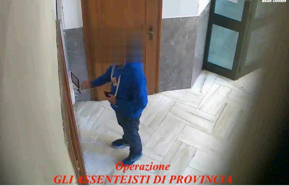 Furbetti del cartellino, aperto un nuovo fascicolo per far luce sui controllori