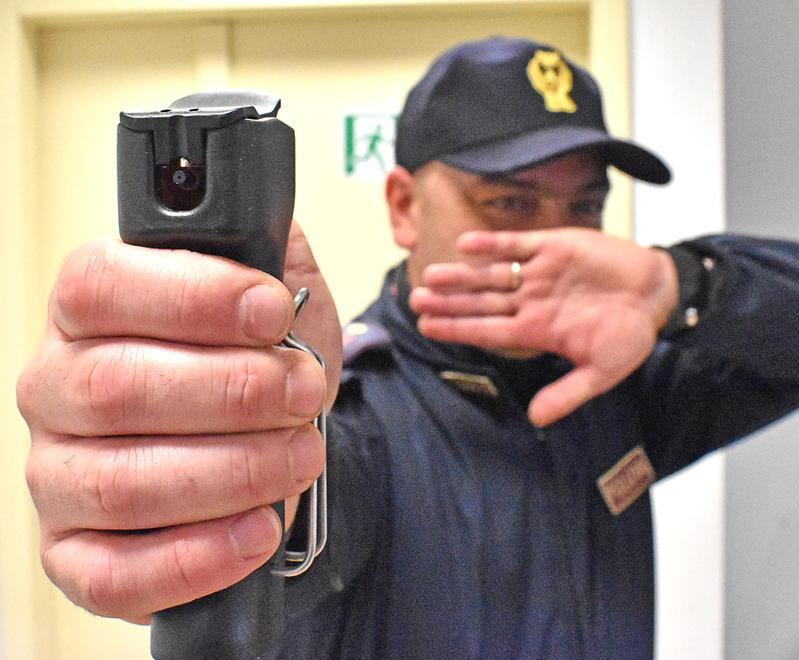Spray al peperoncino fuorilegge: inquilino moroso all’ospedale 