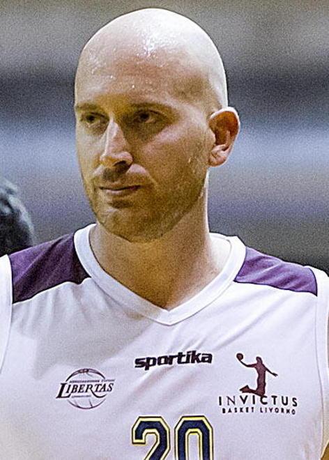 Con 21 punti e 9 rimbalzi è sempre al top