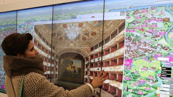Alla stazione Mediopadana arriva lo schermo interattivo