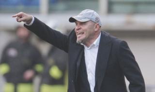 <strong>SVOLTA.</strong> Serse Cosmi, 52 anni, da 11 partite alla guida del Livorno Ha preso la squadra all’ultimo posto e l’ha portata a 6 lunghezze dalla terzultima
