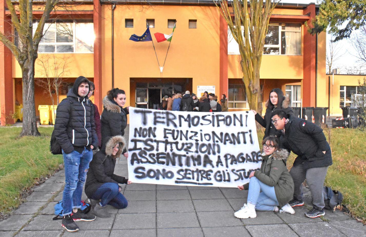 Termosifoni spenti e aule gelide: protesta al Capitini