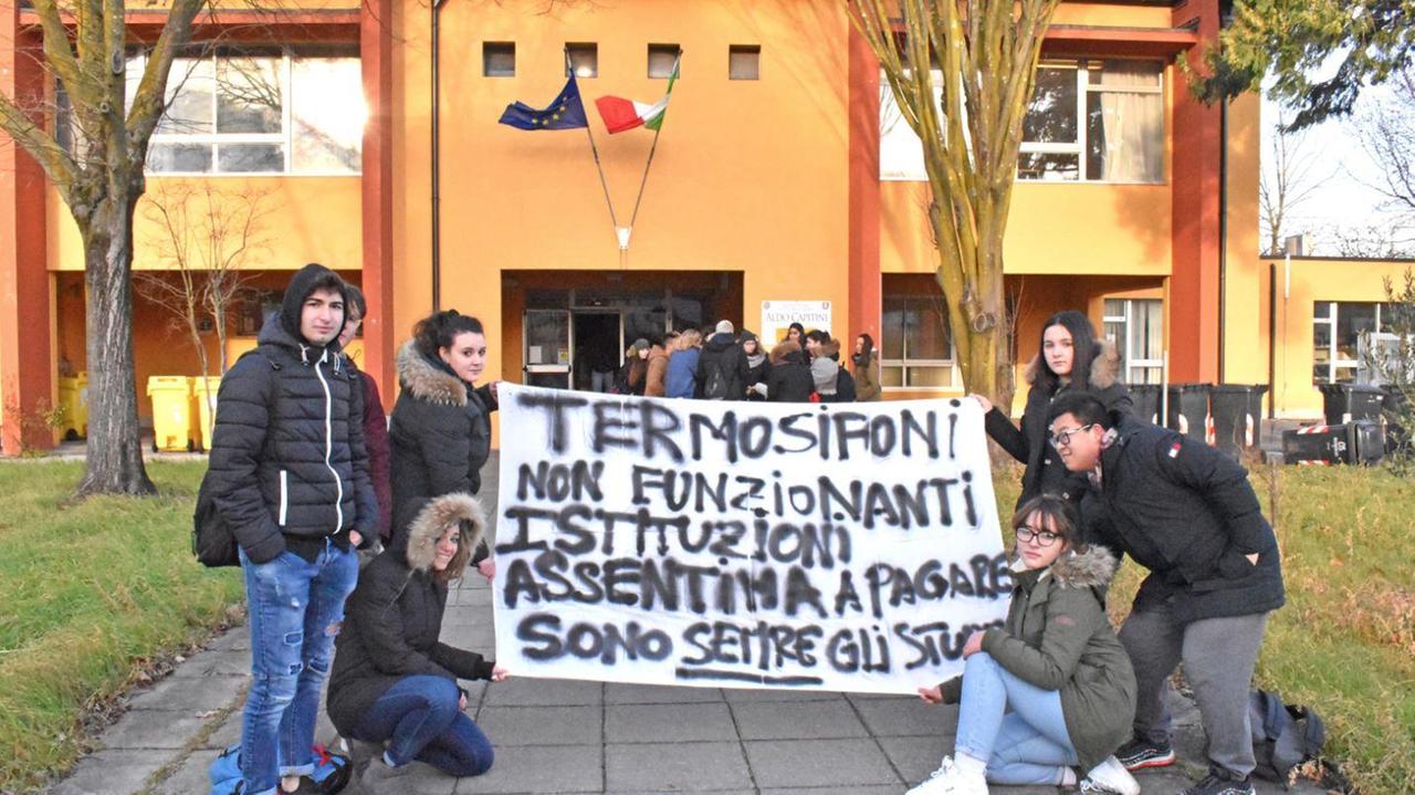 Termosifoni spenti e aule gelide: protesta al Capitini