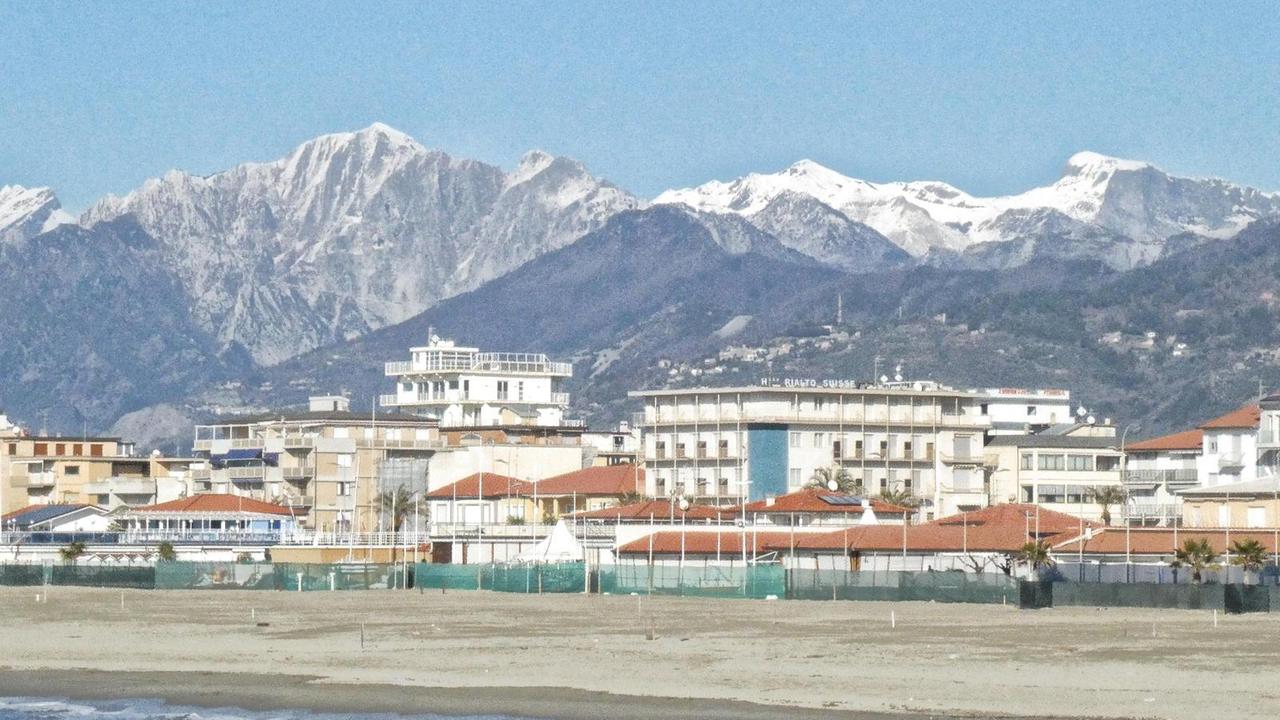 Neve e gelo in Versilia ma disagi e proteste restano limitati