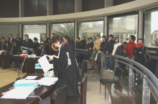 <strong>PROCESSI.</strong> A sinistra l’aula penale del Tribunale di Viareggio A destra il giudice coordinatore Gerardo Boragine