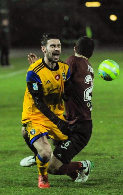 Pisa, undici metri di rabbia ad Arezzo Un rigore evitabilissimo decide il derby 