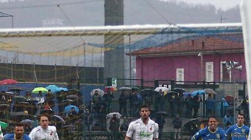 Gli azzurri in vetta, rinviata la gara della Pro Vercelli
