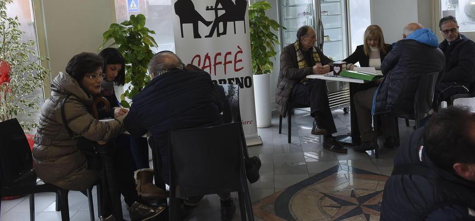 Cinquecento firme contro la nuova scuola «Non la vogliamo dentro il nostro parco» 