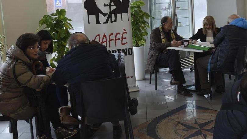 Cinquecento firme contro la nuova scuola «Non la vogliamo dentro il nostro parco»