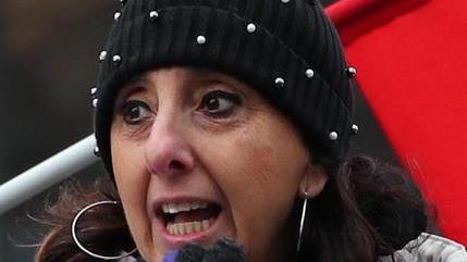 «Pascoli e Villa Serena non si toccano» In cento sfilano contro il nuovo bando