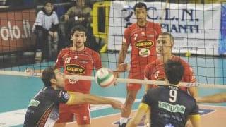 Il palleggiatore Falaschi al di là della rete