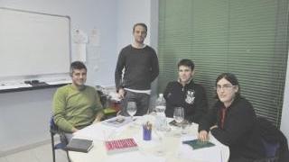 Richard Hemming, in piedi, con alcuni iscritti al corso