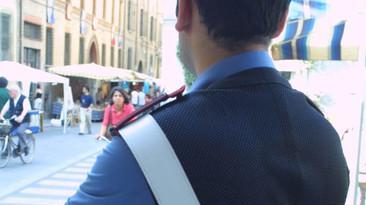 Dà un passaggio a una ventenne e la violenta