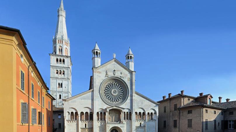 Sulla Ghirlandina per riscoprire le vecchie pietre di Mutina romana