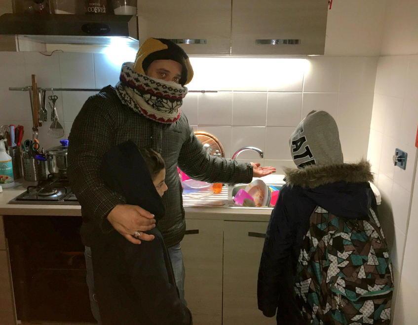 Casalp, 60 famiglie senza riscaldamento: «Bolletta non pagata, colpa della banca» 