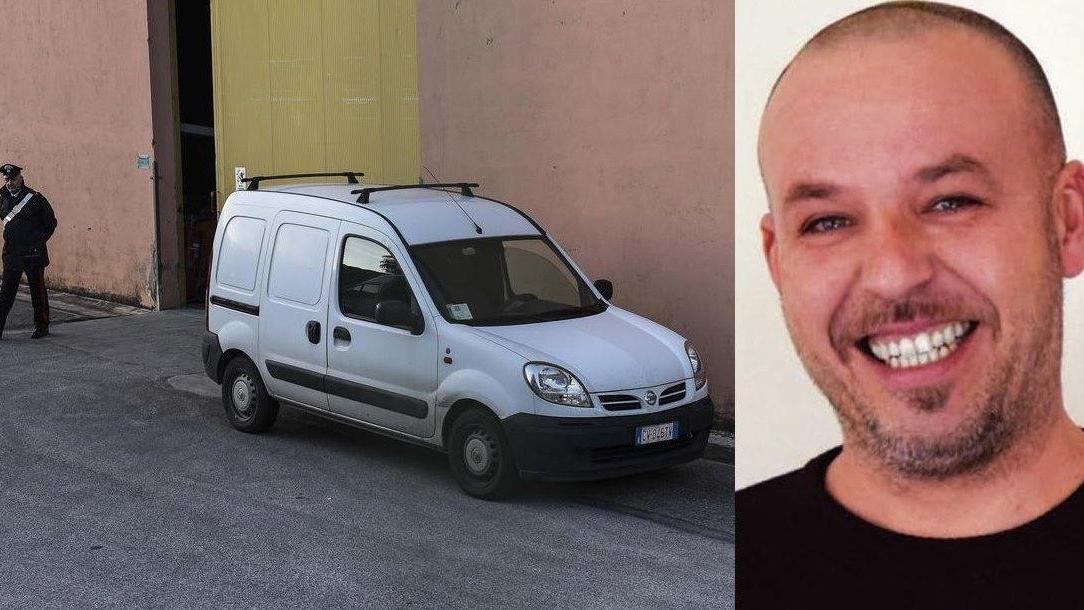Il furgoncino bianco all’interno del quale è stato trovato Piergiorgio Zani, 48 anni. A destra, Zani in un'immagine felice