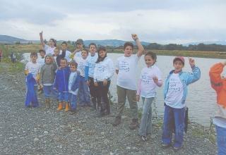 <strong>PESCATORI</strong> Giovani garisti e il presidente Benucci