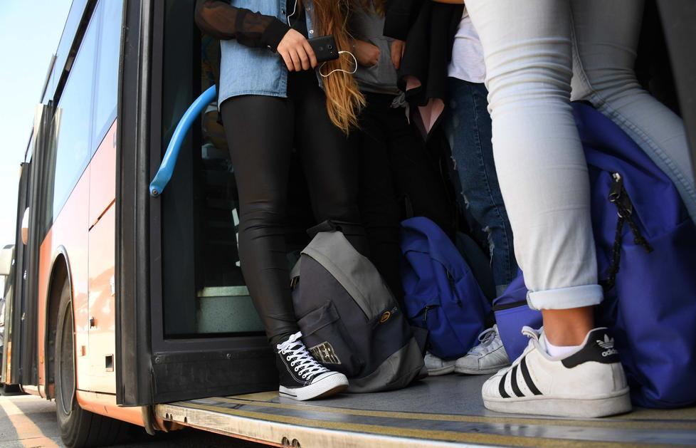 Giovane con malore sul bus l’autista lo lascia a piedi 