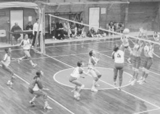 Una partita di volley femminile