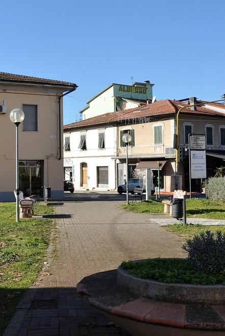 Nuovo asfalto e cartelli grazie all’Oca Bianca 15 