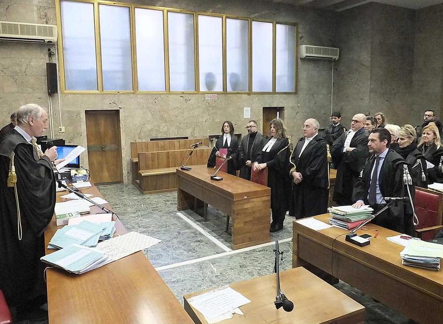 Minacce agli avvocati Una giornata di riflessione in aula