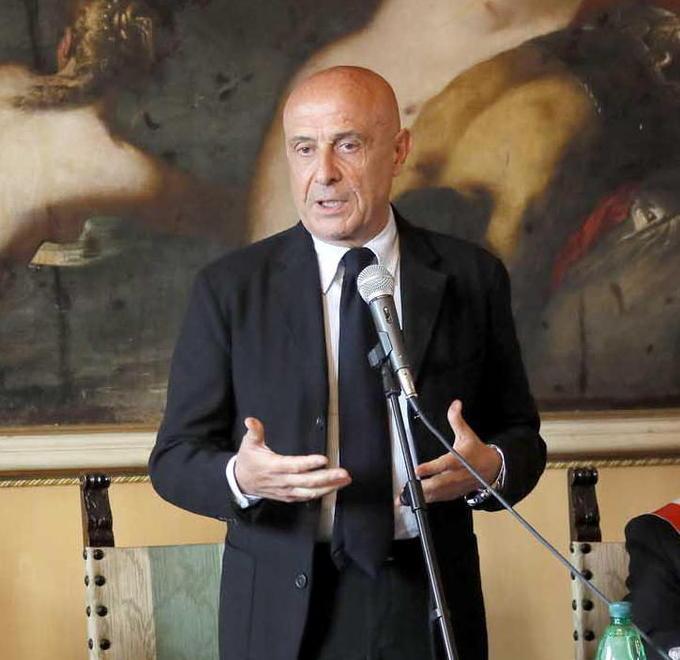 “Sicurezza è libertà”, Minniti con il suo libro alle Officine 