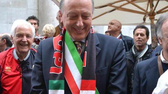 Lucchese, appello del sindaco «La città si faccia avanti»