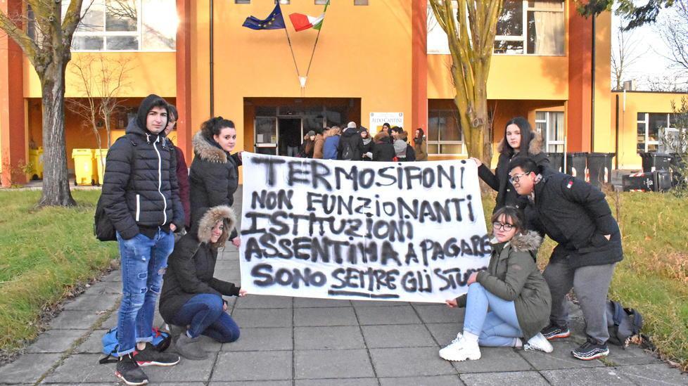 Riscaldamento in tilt al Capitini gli studenti non entrano in classe 