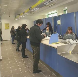 L’interno dell’ufficio postale centrale in viale Amendola