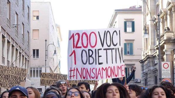 Gli studenti sono compatti «A Porta a Mare fino a giugno»