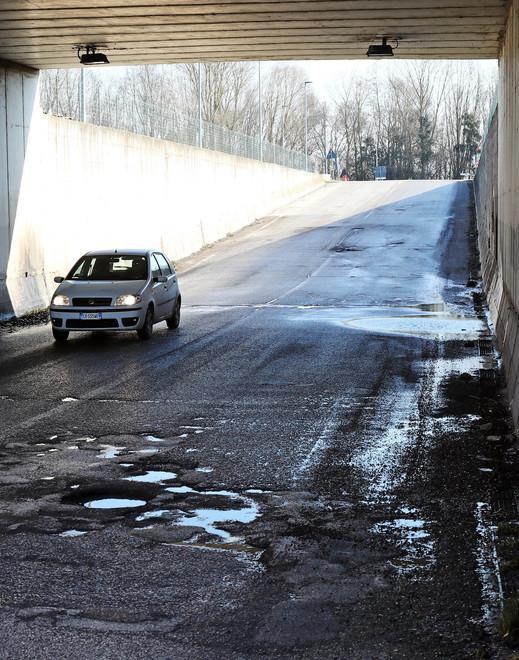 Centomila euro per risolvere il degrado del sottopasso 