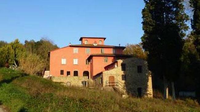 Una parte del complesso che è stato messo all’asta in via Molino de’ Frati